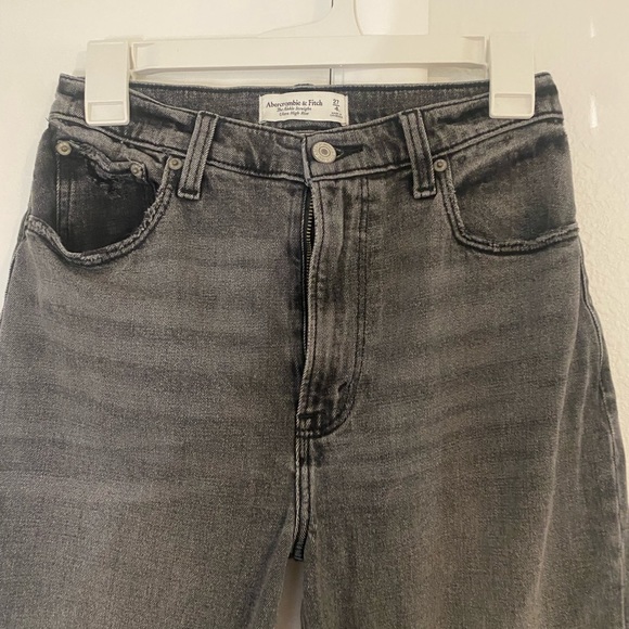 Abercrombie and Fitch Ultra High Rise Ankle Straight Jean - Picture 4 of 7